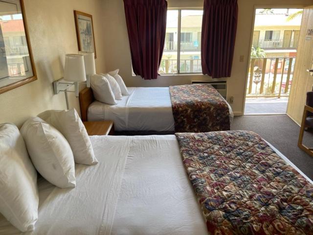 California Suites Hotel - image 6