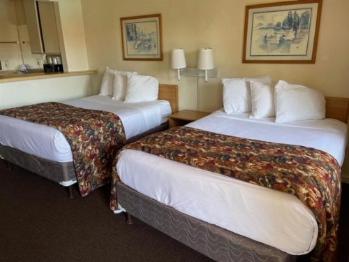 California Suites Hotel - image 9