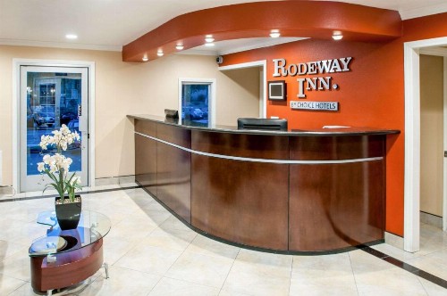 Rodeway Inn San Diego Mission Valley/SDSU - image 2