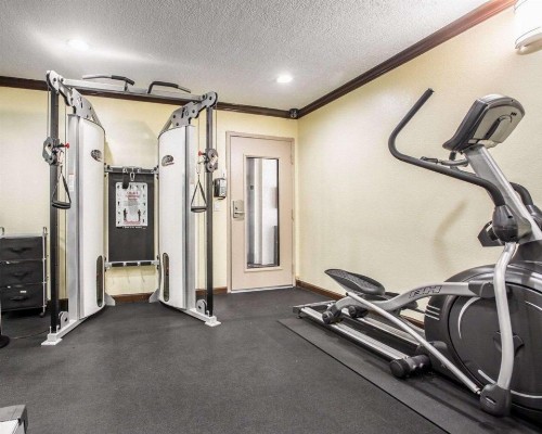 Quality Inn San Diego I-5 Naval Base - image 11