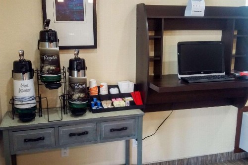 Quality Inn San Diego I-5 Naval Base - image 14