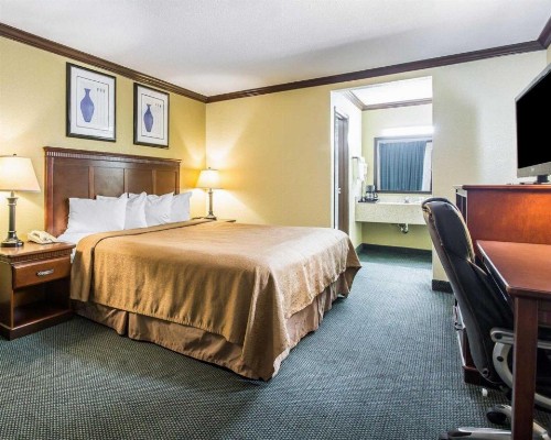 Quality Inn San Diego I-5 Naval Base - image 15