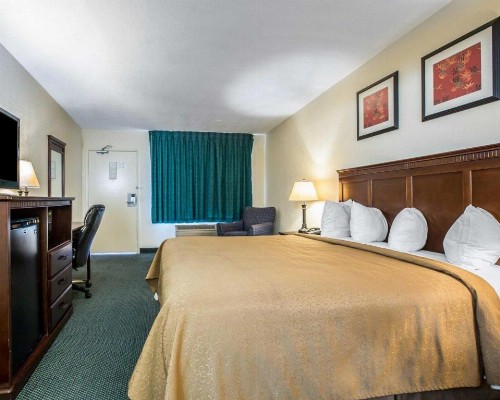 Quality Inn San Diego I-5 Naval Base - image 17
