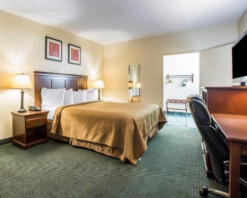 Quality Inn San Diego I-5 Naval Base - image 18