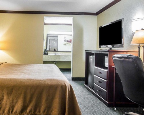 Quality Inn San Diego I-5 Naval Base - image 20