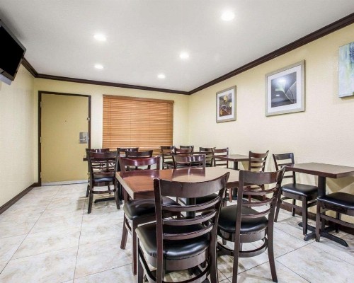Quality Inn San Diego I-5 Naval Base - image 3
