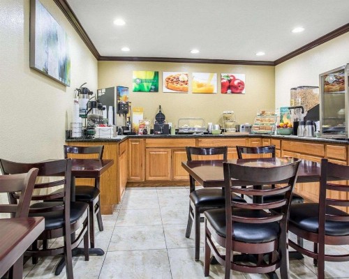 Quality Inn San Diego I-5 Naval Base - image 6