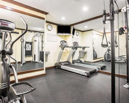 Quality Inn San Diego I-5 Naval Base - image 8