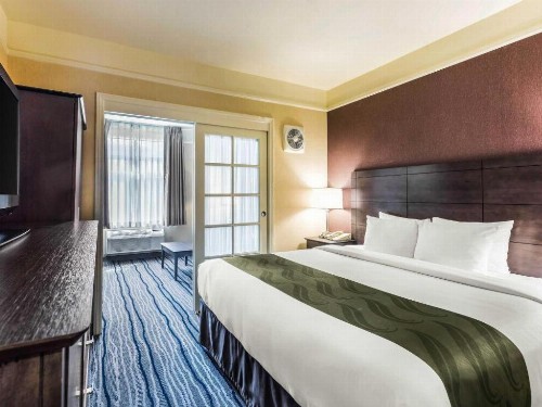 Quality Suites San Diego SeaWorld Area - image 14