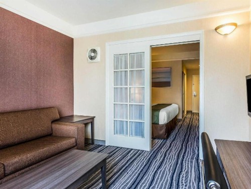 Quality Suites San Diego SeaWorld Area - image 17