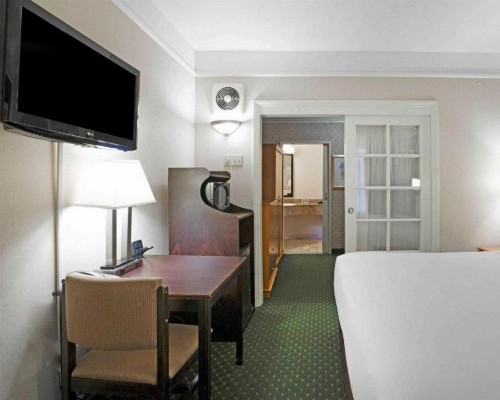 Quality Suites San Diego SeaWorld Area - image 20