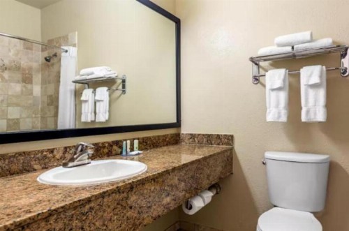 Quality Suites San Diego SeaWorld Area - image 28
