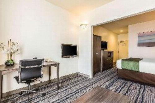 Quality Suites San Diego SeaWorld Area - image 39
