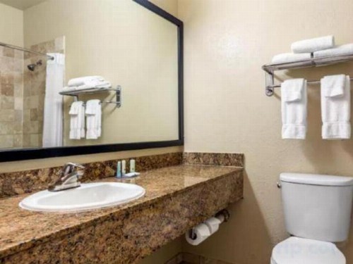 Quality Suites San Diego SeaWorld Area - image 44