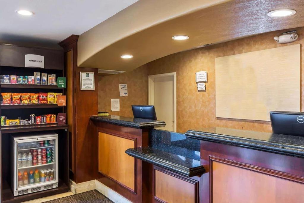 Quality Suites San Diego SeaWorld Area - image 5