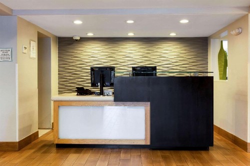 La Quinta by Wyndham San Diego Mission Bay - image 10