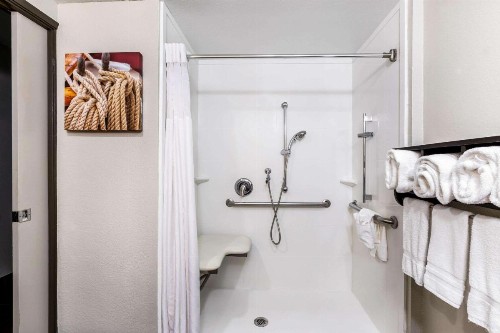 La Quinta by Wyndham San Diego Mission Bay - image 15