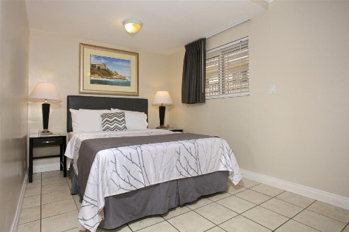 Ocean Beach Hotel - image 15