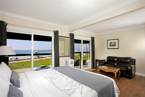 Ocean Beach Hotel - image 26