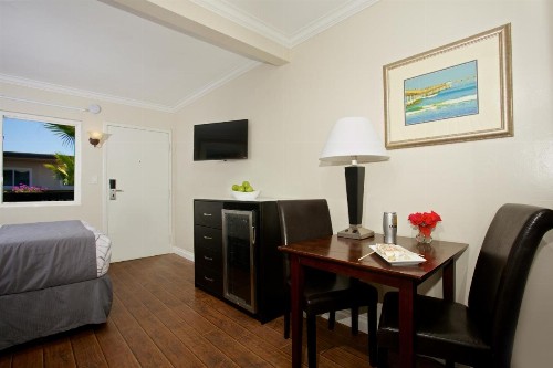 Ocean Beach Hotel - image 33