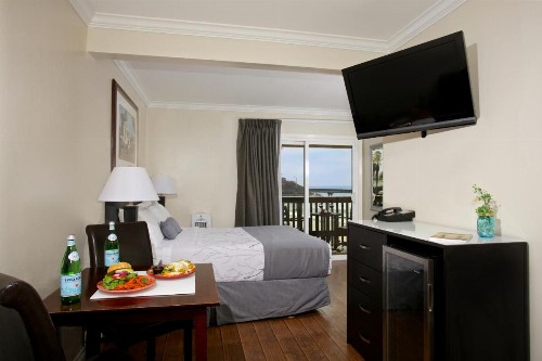 Ocean Beach Hotel - image 35