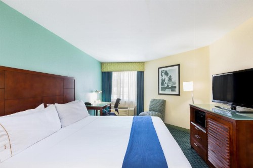 Holiday Inn Express San Diego SeaWorld an IHG Hotel - image 11