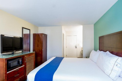 Holiday Inn Express San Diego SeaWorld an IHG Hotel - image 15