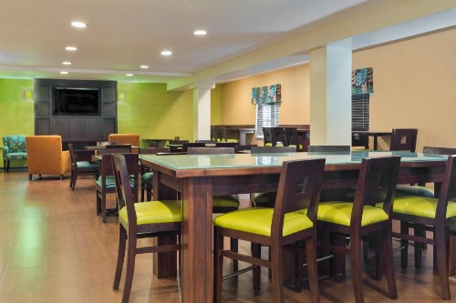 Holiday Inn Express San Diego SeaWorld an IHG Hotel - image 5