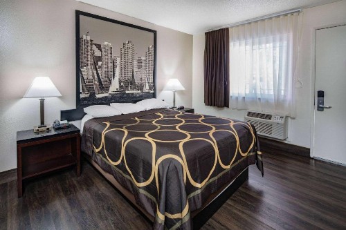 Super 8 by Wyndham San Diego Hotel Circle - image 13