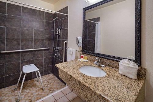 Super 8 by Wyndham San Diego Hotel Circle - image 19