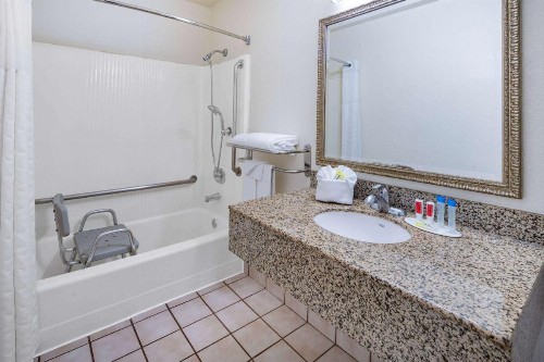 Super 8 by Wyndham San Diego Hotel Circle - image 21