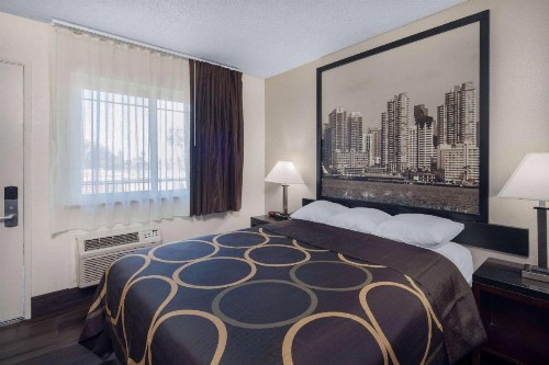 Super 8 by Wyndham San Diego Hotel Circle - image 23