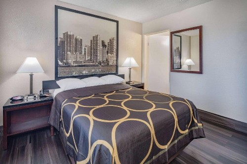 Super 8 by Wyndham San Diego Hotel Circle - image 24