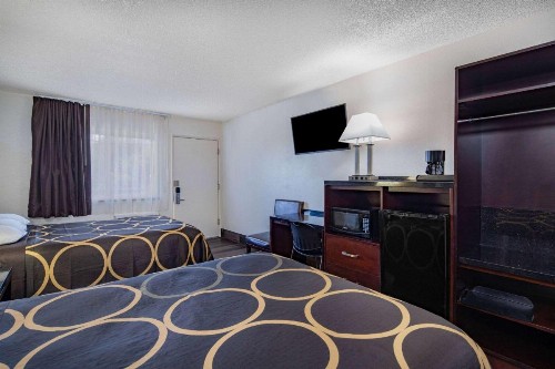 Super 8 by Wyndham San Diego Hotel Circle - image 29