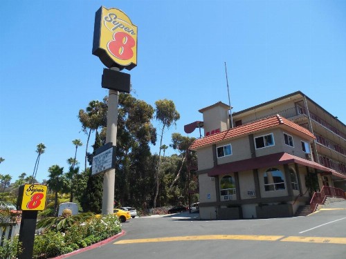 Super 8 by Wyndham San Diego Hotel Circle - image 40