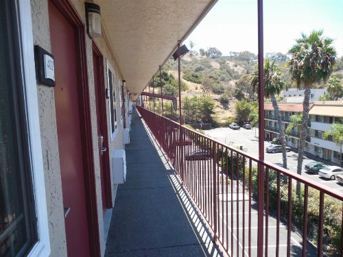 Super 8 by Wyndham San Diego Hotel Circle - image 46