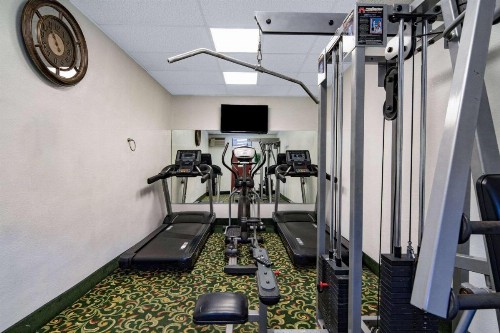 Super 8 by Wyndham San Diego Hotel Circle - image 9