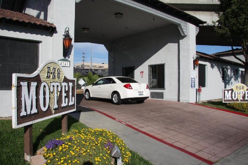 EZ 8 Motel Old Town - image 11