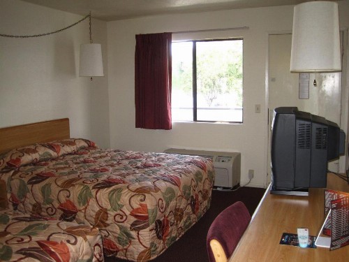 EZ 8 Motel Old Town - image 17
