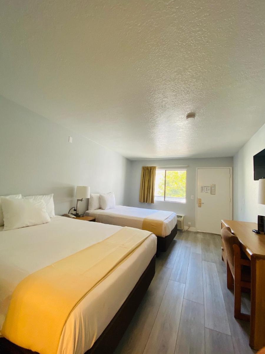 EZ 8 Motel Old Town - image 3