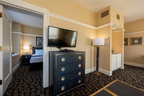 Gaslamp Plaza Suites - image 15