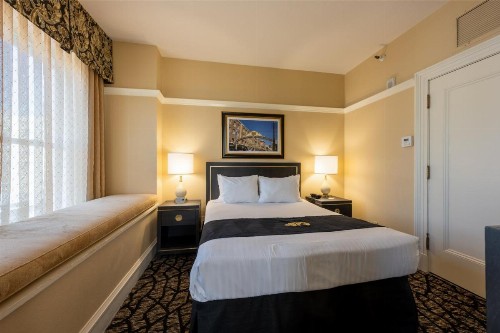 Gaslamp Plaza Suites - image 18