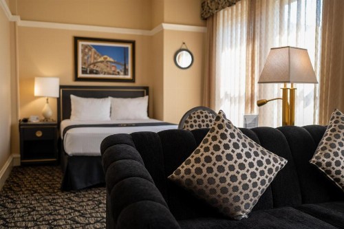 Gaslamp Plaza Suites - image 20