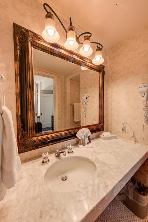 Gaslamp Plaza Suites - image 23