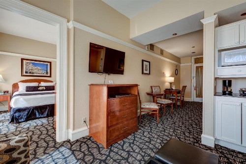 Gaslamp Plaza Suites - image 27
