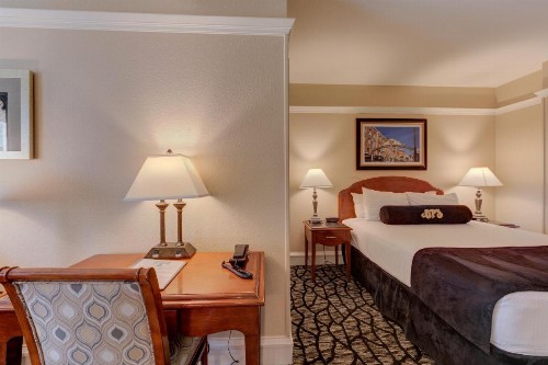 Gaslamp Plaza Suites - image 3