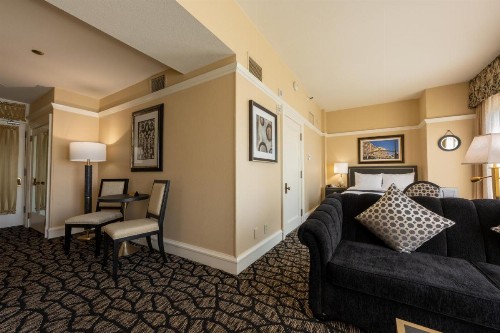 Gaslamp Plaza Suites - image 33
