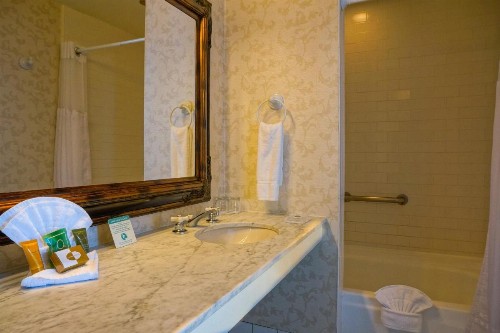 Gaslamp Plaza Suites - image 38