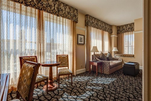 Gaslamp Plaza Suites - image 39