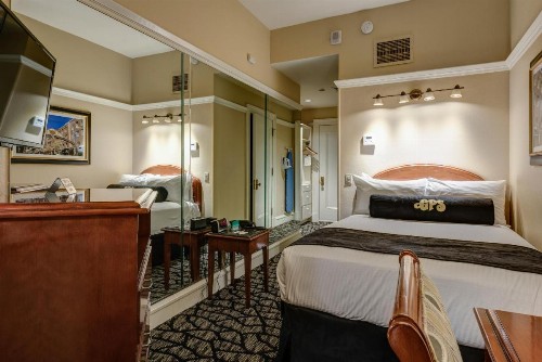 Gaslamp Plaza Suites - image 4